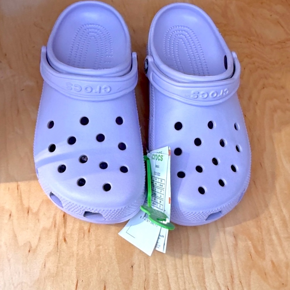 NWT CROCS Classic Clogs W7/M5 in Light Purple